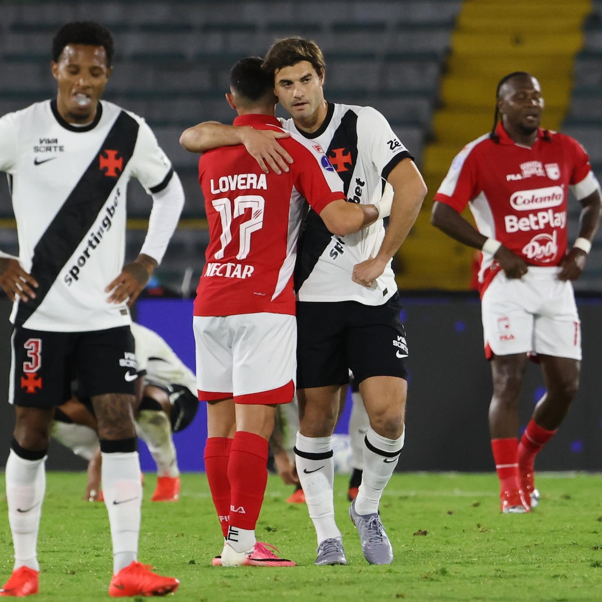 Vasco poupa titulares em viagem à Colômbia e empata sem gols com Santa Fe pela Sul-Americana