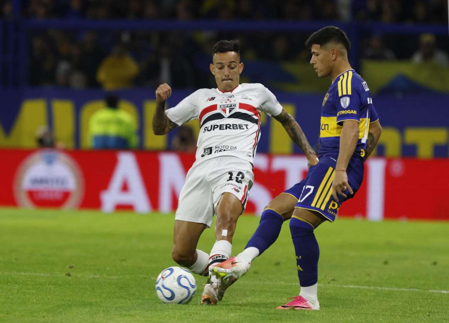 Apesar da derrota, S&atilde;o Paulo ainda acredita na remontada em casa &ndash;