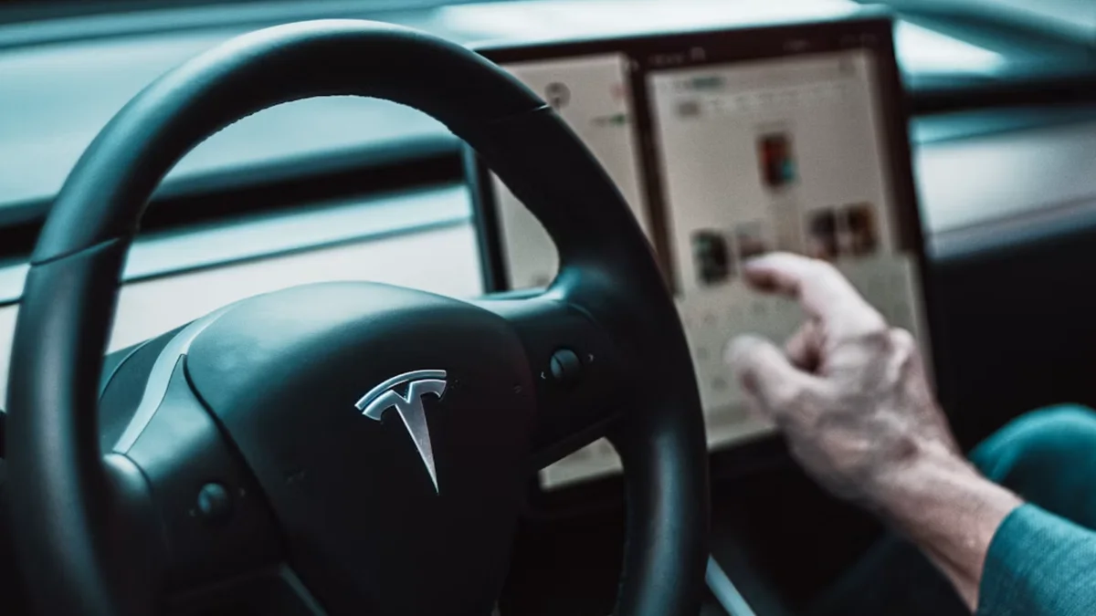 Imagem da matéria: Bateria dos carros da Tesla não dura tanto quanto a dos rivais, mostra estudo