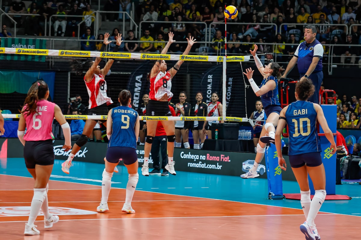 Vôlei feminino do Brasil passa fácil pelo Peru e continua imbatível na busca por vaga olímpica