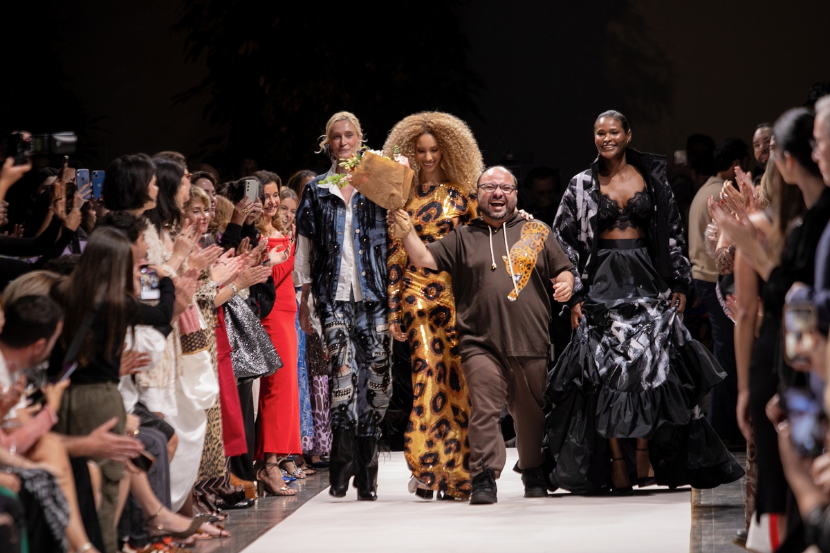 Mikaela Gomes desfila no Metrópoles Catwalk pela terceira vez