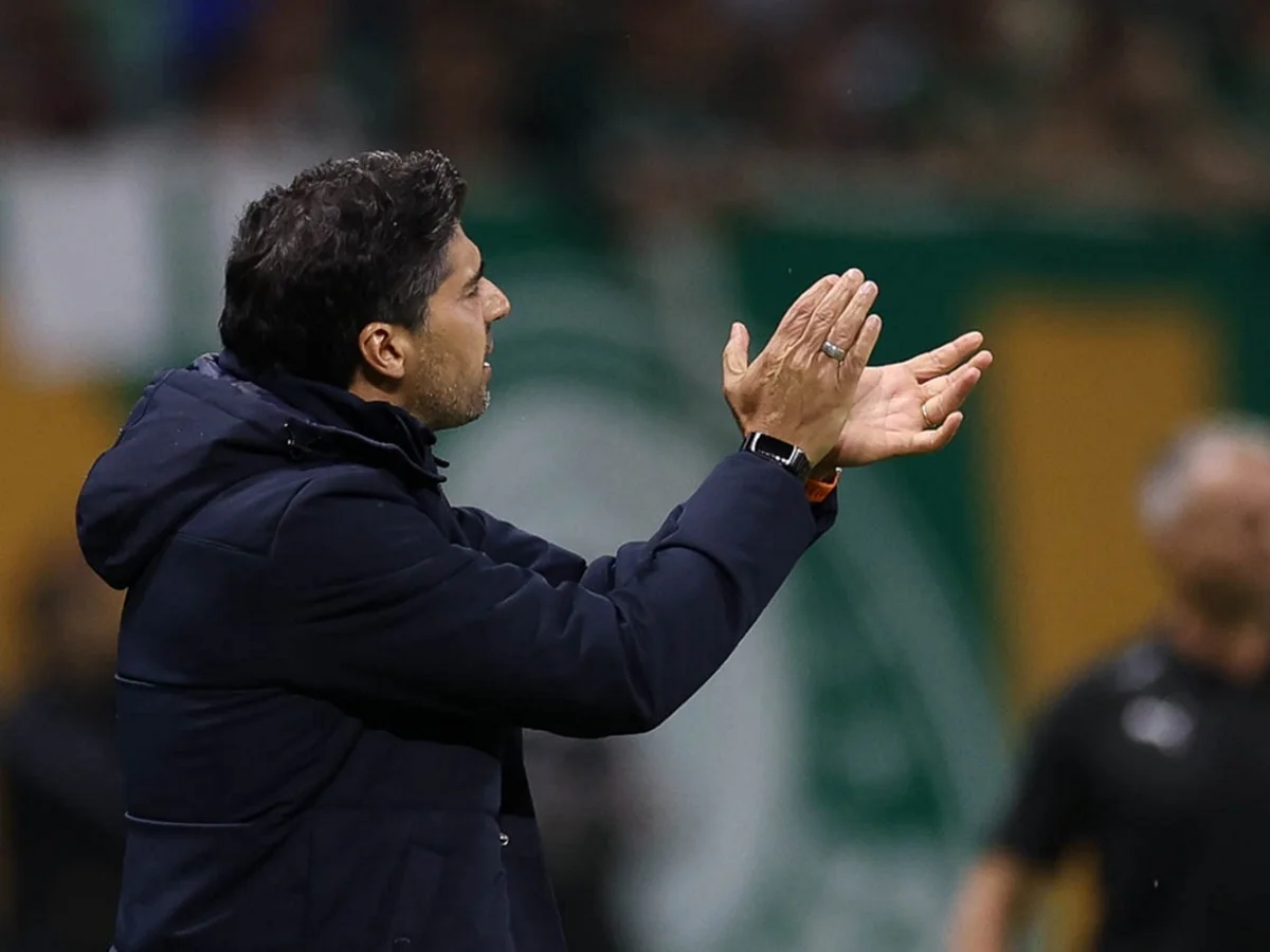 Abel admite erro e pede desculpas à torcida após Palmeiras vencer a LDU