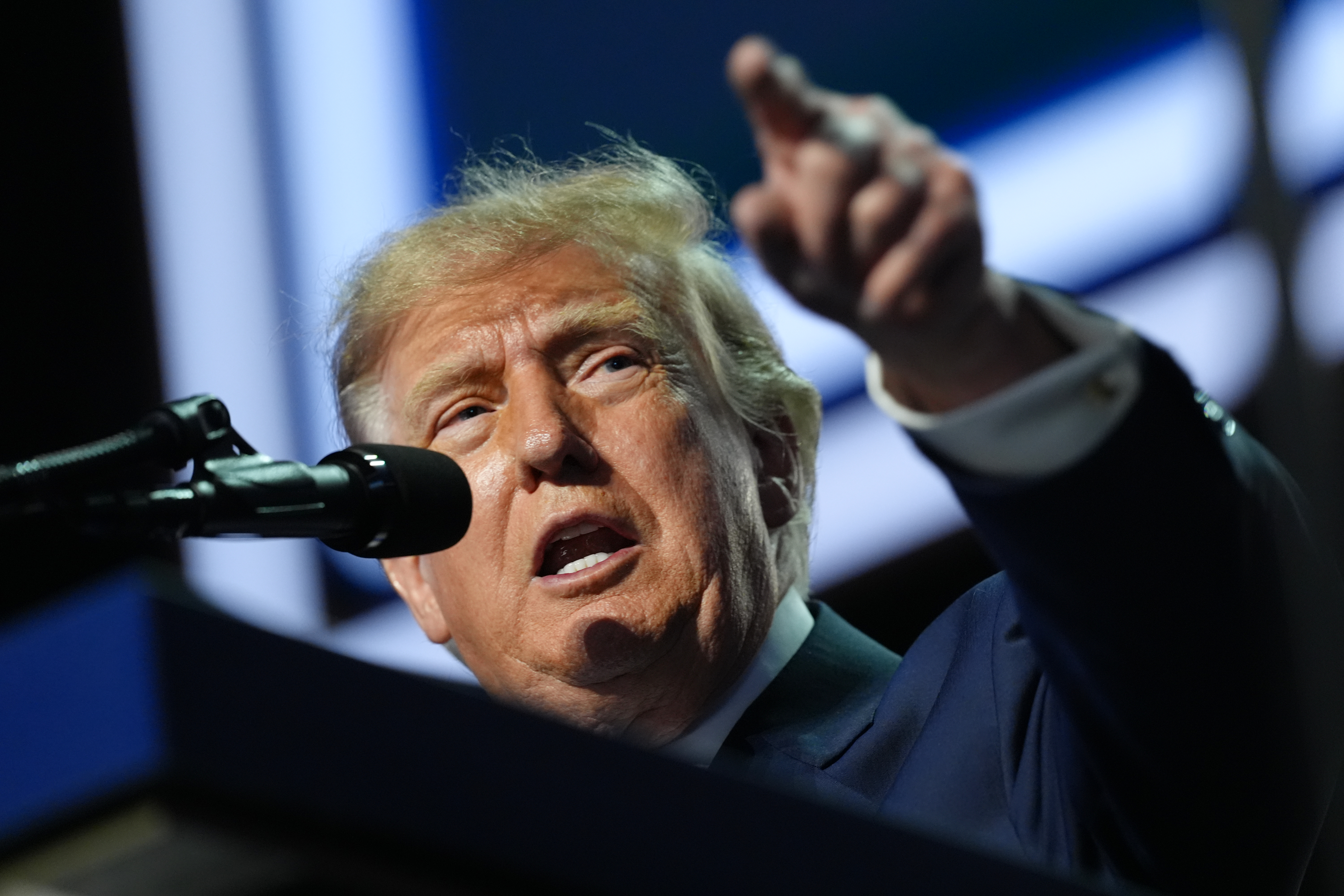Trump diz que há atividade observada no Monte Pickaxe do Irã e insta Teerã a 'não ficar esperto'