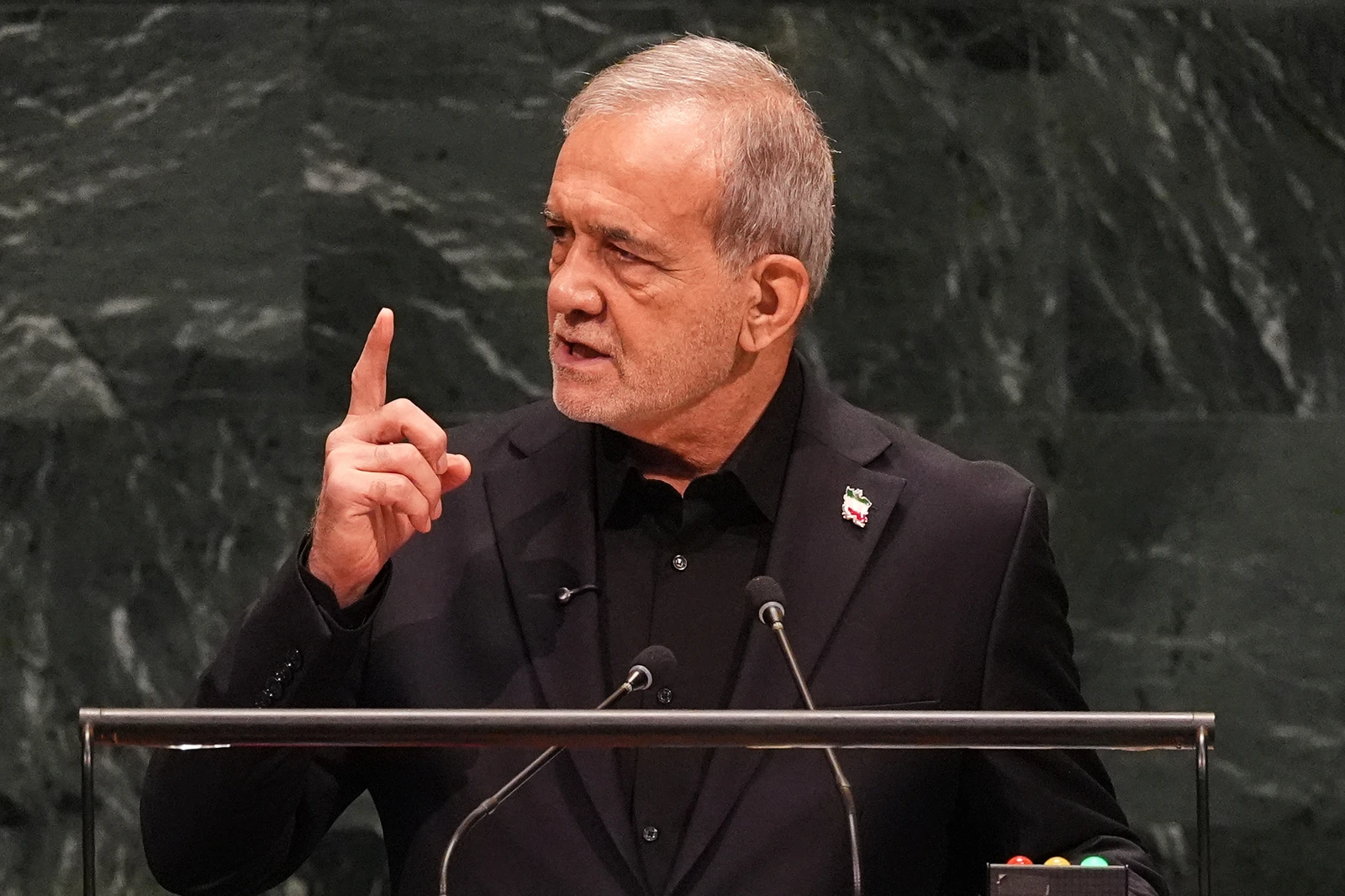 Americanos muçulmanos contestam enquanto políticos republicanos inflamam o discurso anti-xaria à frente das eleições