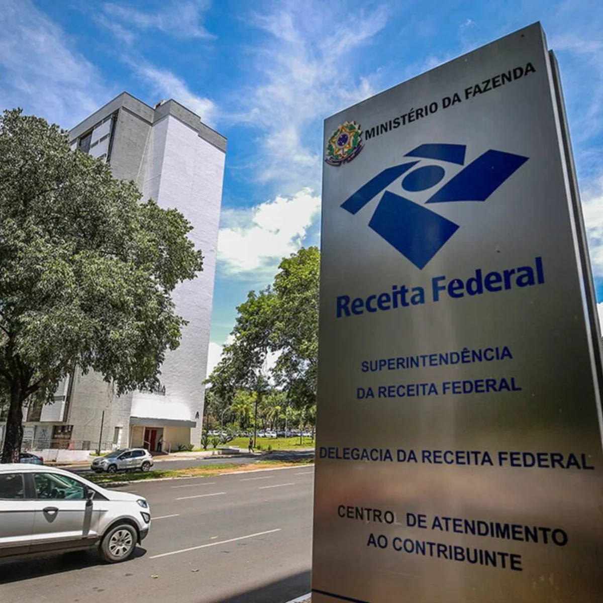 Grupo que contrabandeou R$ 300 milhões em perfumes é alvo da Receita