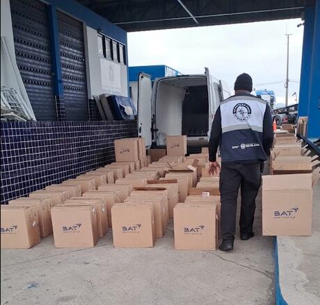 Operação apreende 5,7 mil maços de cigarros irregulares no RJ; carga iria para empresa de ex-marido de Sarah Poncio