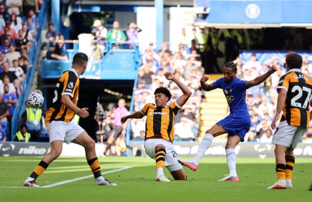 Hull surpreende o Chelsea com um duplo de Mohamed Belloumi antes que João Pedro salve um ponto