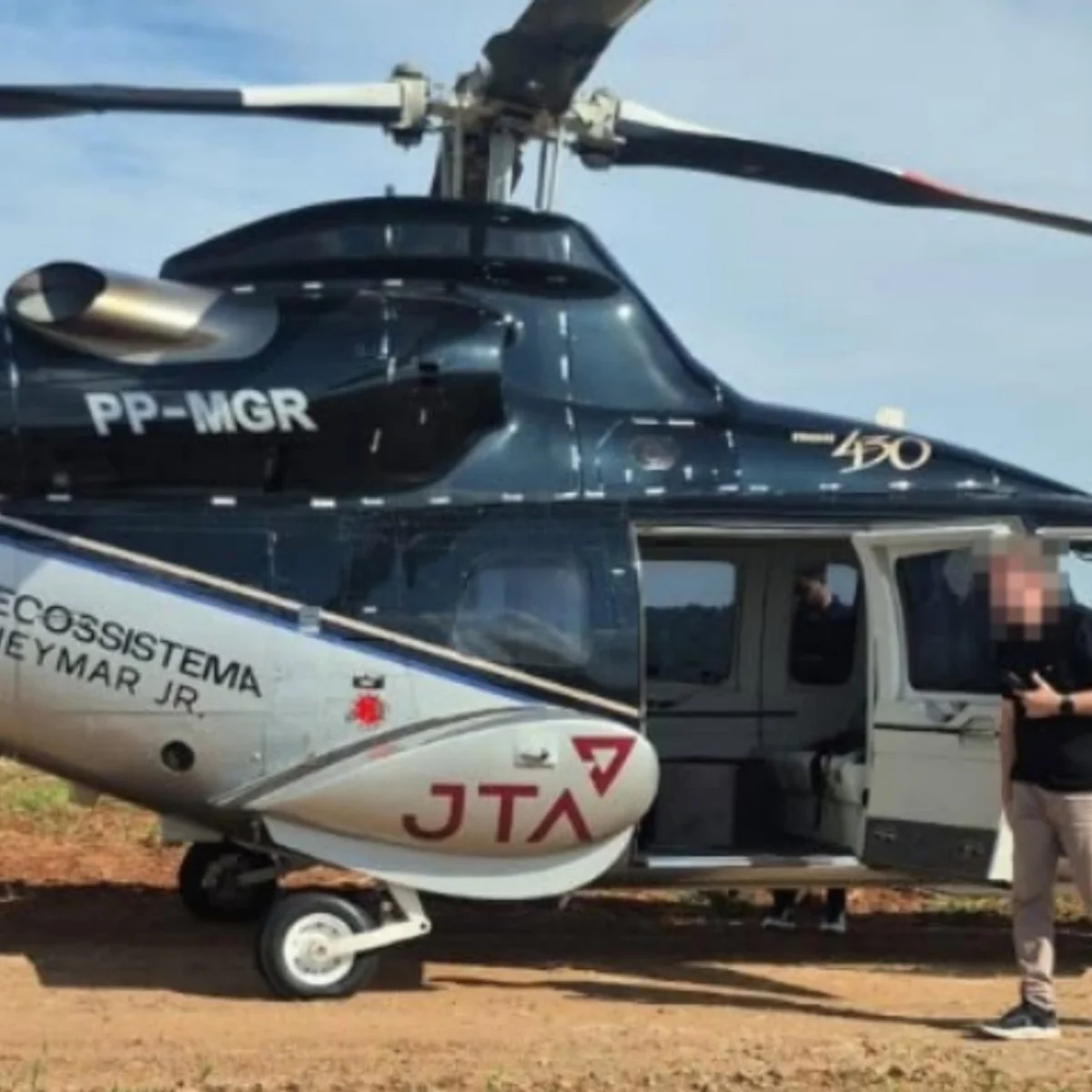 Dona de helicóptero que levava Rick recebe aval para retirar destroços