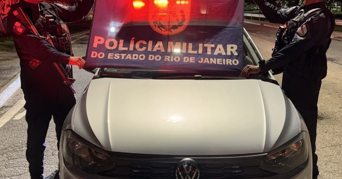 Veículo roubado é recuperado e suspeito é preso em flagrante pela PM em Nova Iguaçu (RJ)