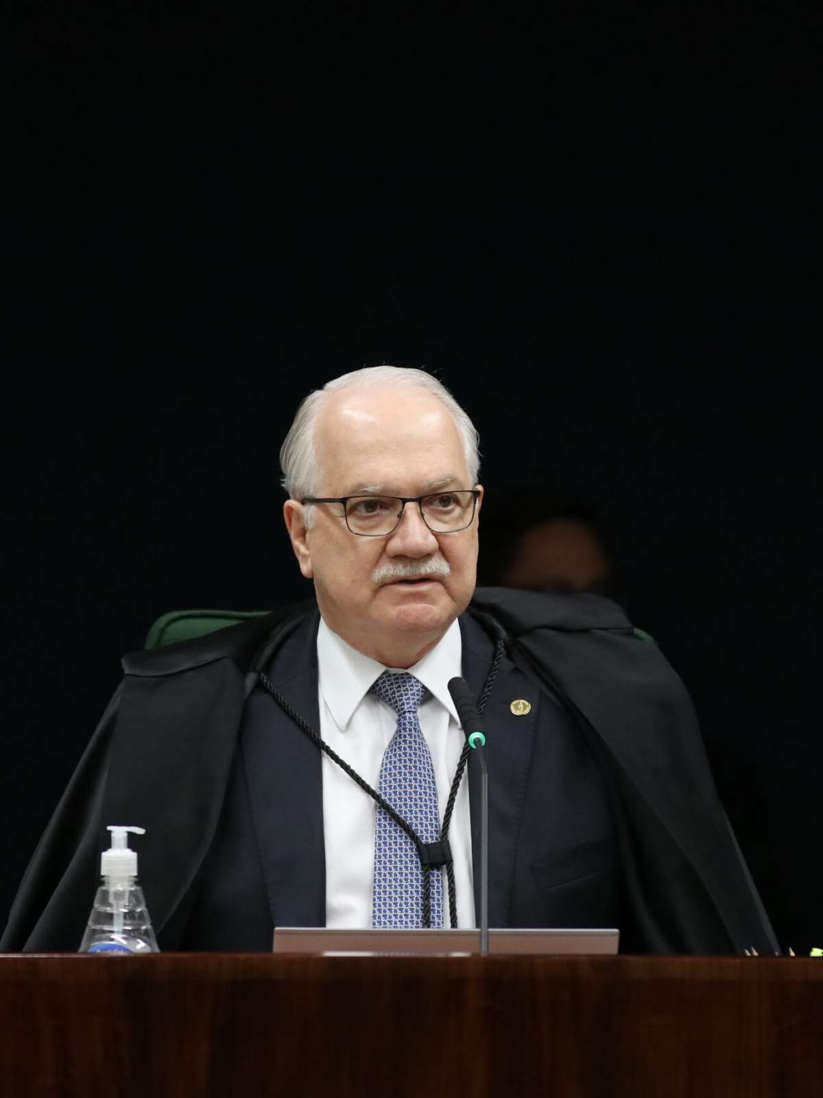 Fachin cancela sessão do STF após decisão de Dino de reintegrar Andrei à PF