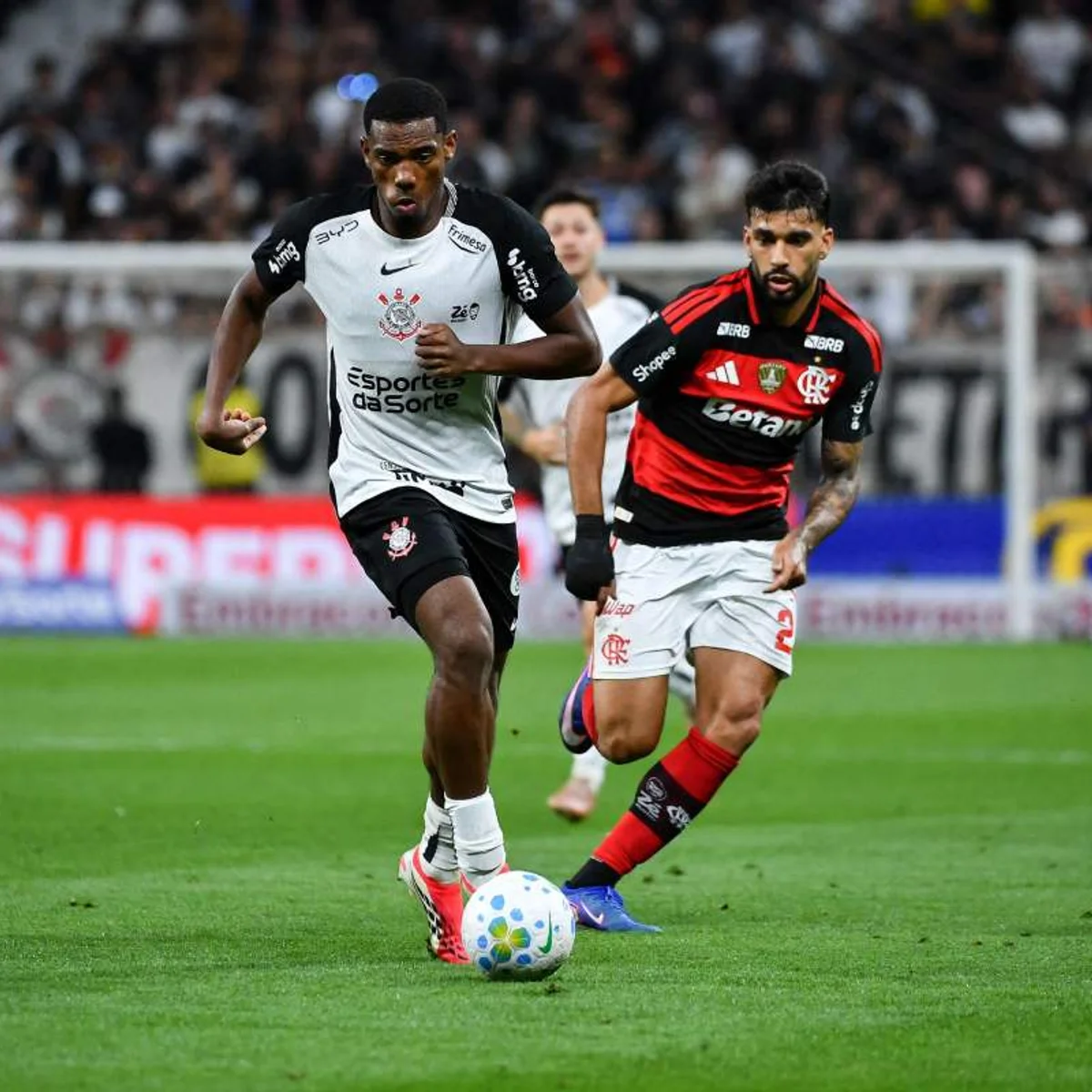 Flamengo recebe o Corinthians embalado por quatro jogos sem sofrer gols