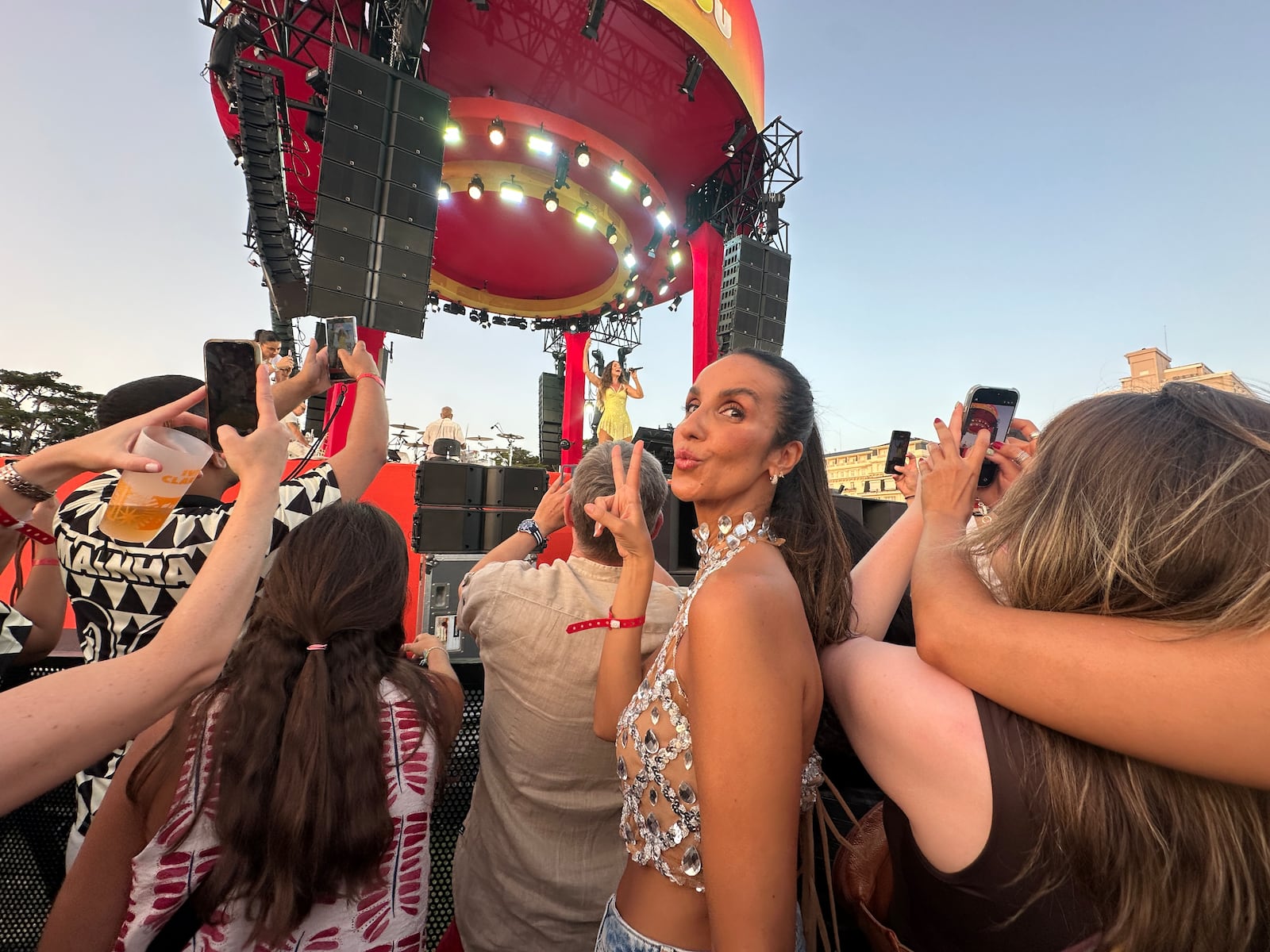Tatiana Almeida chamou a atenção durante o show de Ivete Sangalo em Cascais pela semelhança com a cantora baiana Gisele Rodrigues