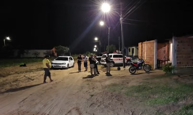 Homem é morto a tiros enquanto preparava churrasqueira para um aniversário, em Alhandra