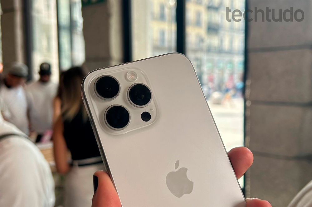 iPhone 16 Pro Max ainda é excelente opção com recursos premium para a linha — Foto: Brigida Nogueira/TechTudo