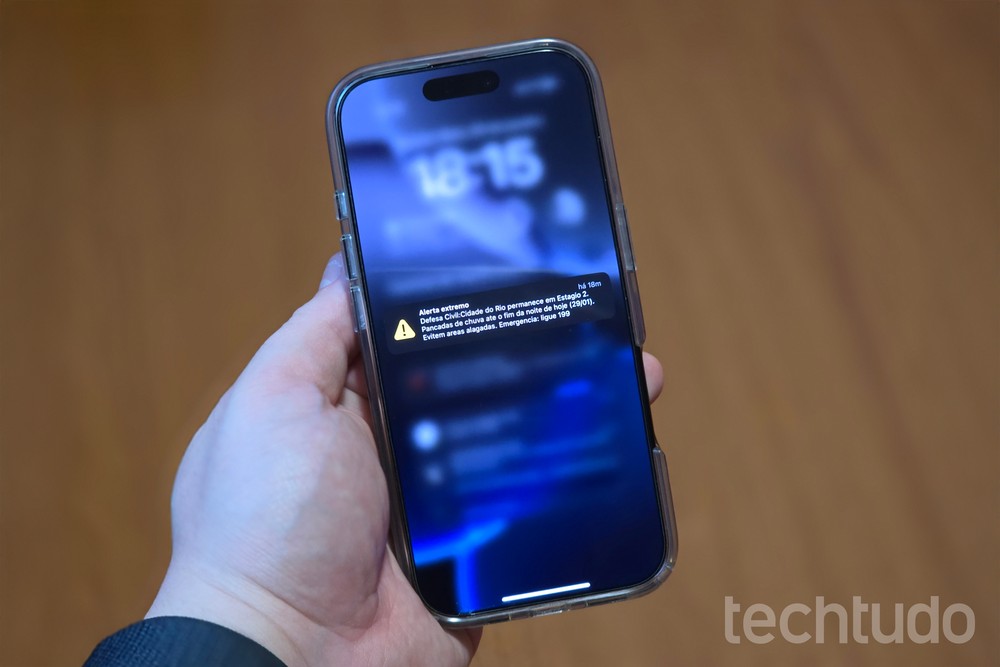 O sistema envia mensagens sobre riscos como enchentes, enxurradas, deslizamentos e vendavais diretamente aos aparelhos conectados às antenas da região afetada — Foto: Rubens Achilles/TechTudo