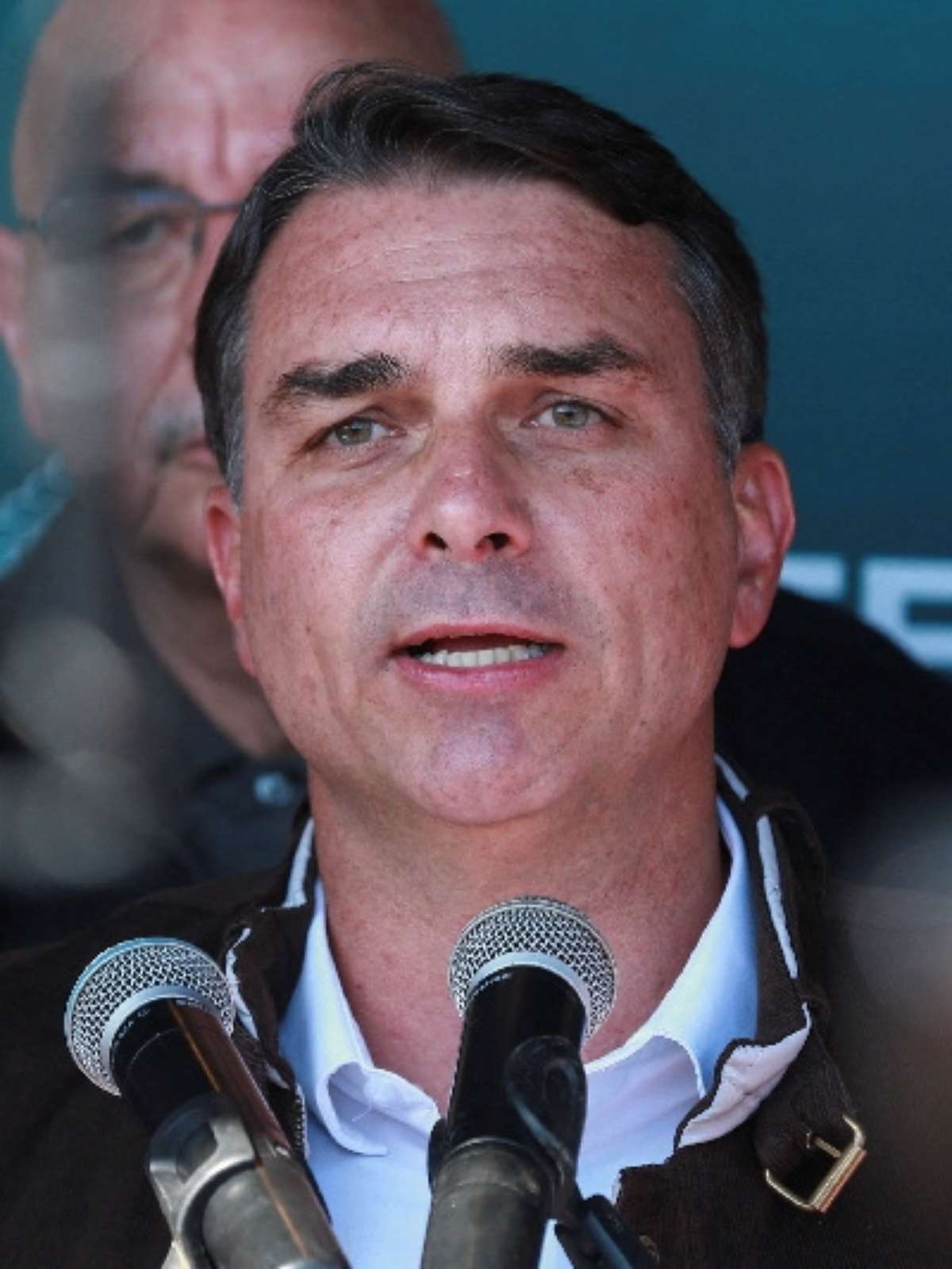 Defesa de Flávio Bolsonaro pediu 4 vezes que caso ‘Dark Horse’ ficasse com Mendonça em vez de Dino, diz jornal