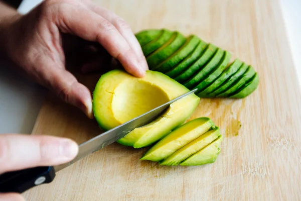 Gordura abdominal: nutri lista alimentos que podem "causar barriga"