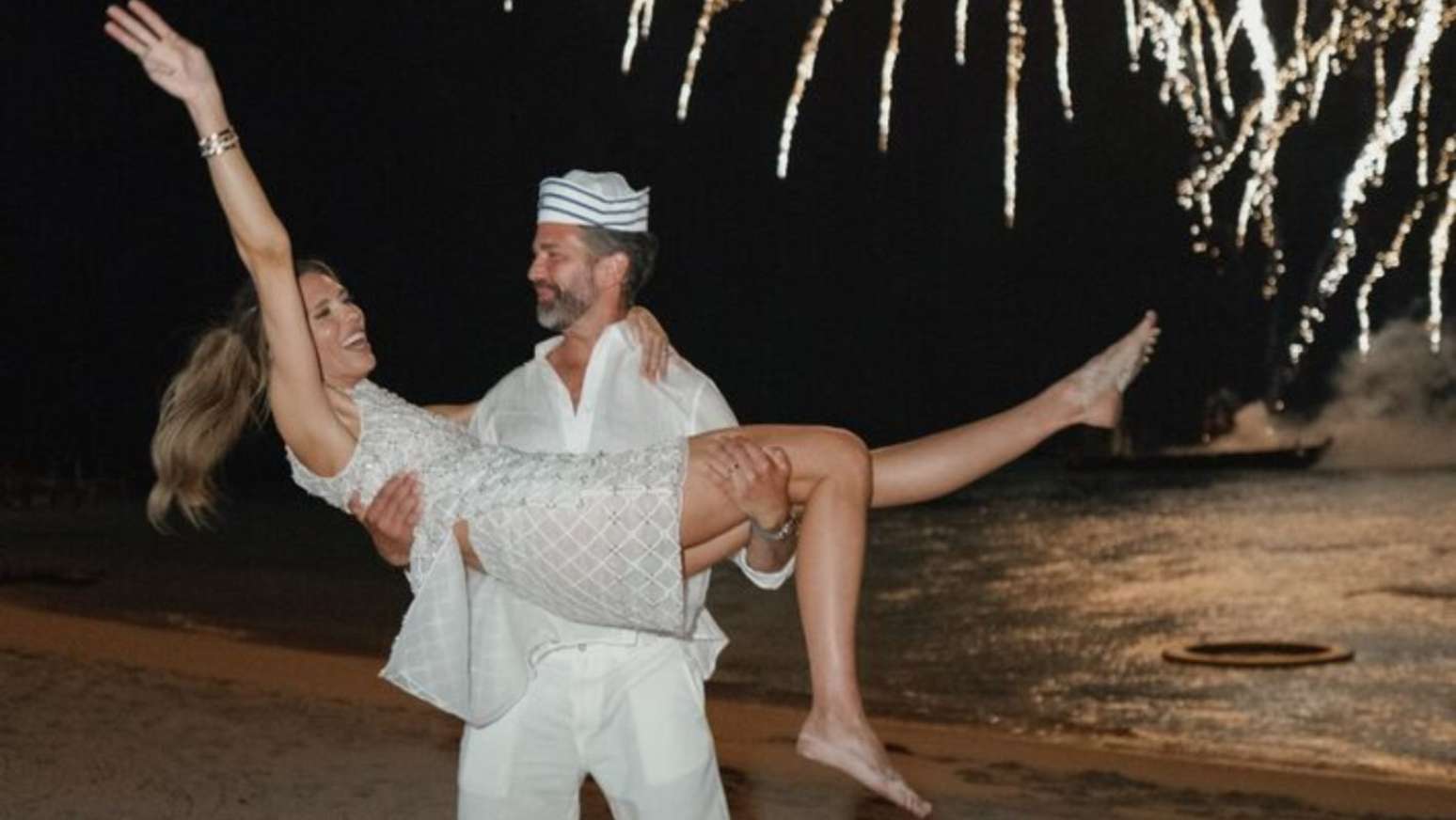 Donald Trump Jr. e Bettina Trump afirmaram que se casaram em uma cerim&ocirc;nia privada antes das comemora&ccedil;&otilde;es realizadas nas Bahamas.