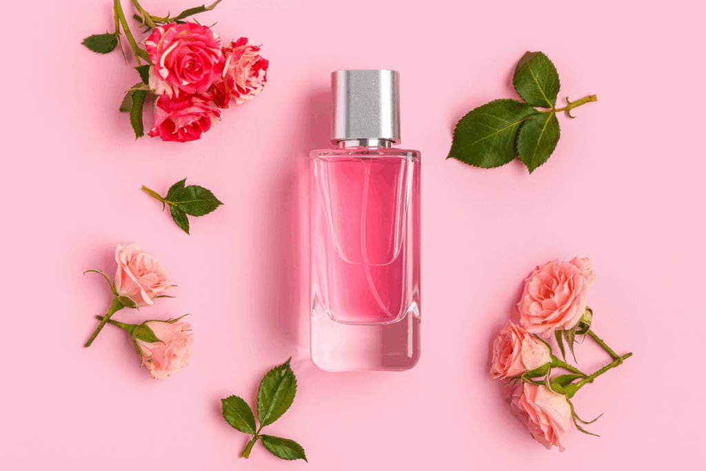 Do chá verde ao vetiver: como as notas olfativas constroem a personalidade de um perfume