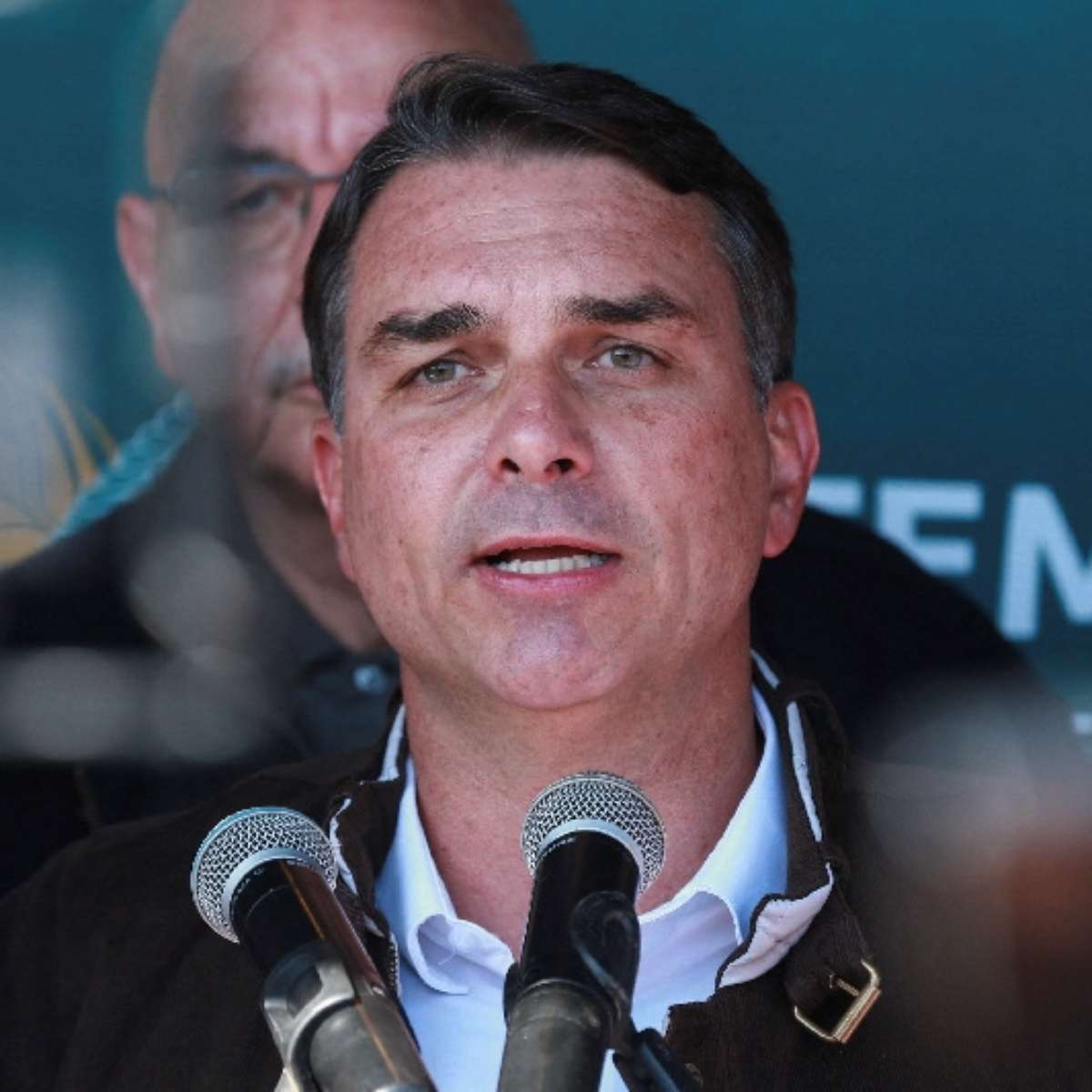 Defesa de Flávio Bolsonaro pediu 4 vezes que caso ‘Dark Horse’ ficasse com Mendonça em vez de Dino, diz jornal