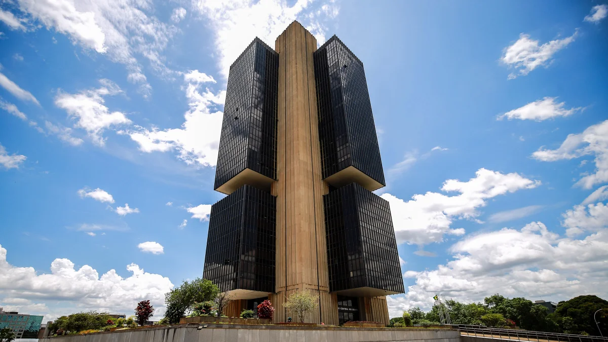 BC prepara medidas para enfrentar endividamento das famílias