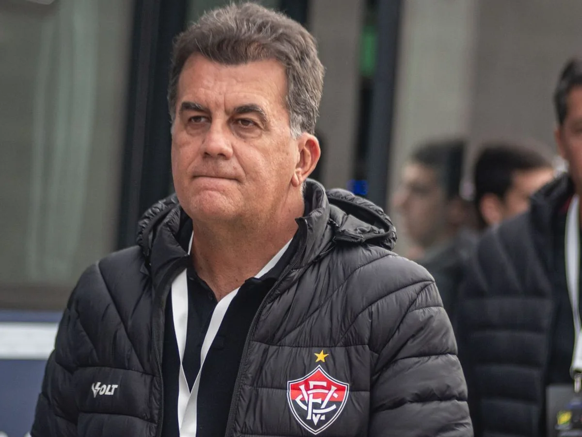 Presidente do Vitória cobra Grêmio por zagueiro: "Time caloteiro"