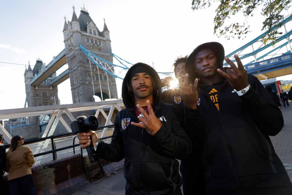 'Está prestes a ir para o mundo': futebol americano universitário americano faz estrondo no Wembley – um ensaio fotográfico