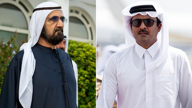 O xeique Mohamed bin Rachid recebe condolências pela morte do xeique Ahmed em ligação telefônica com o Emir de Qatar