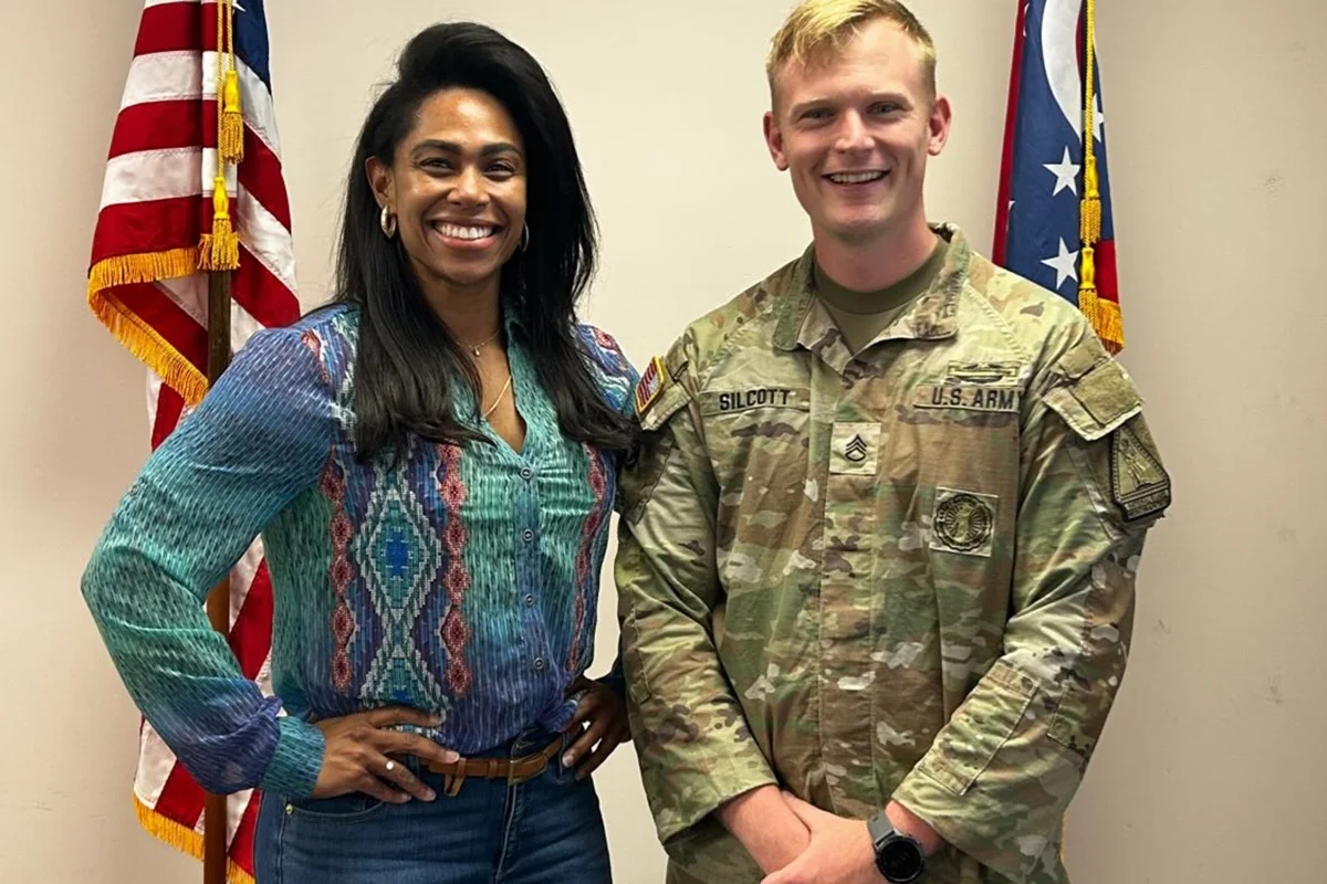 Ex-apresentadora do SBT, Lise Oliveira treina para virar soldado nos EUA - Metrópoles