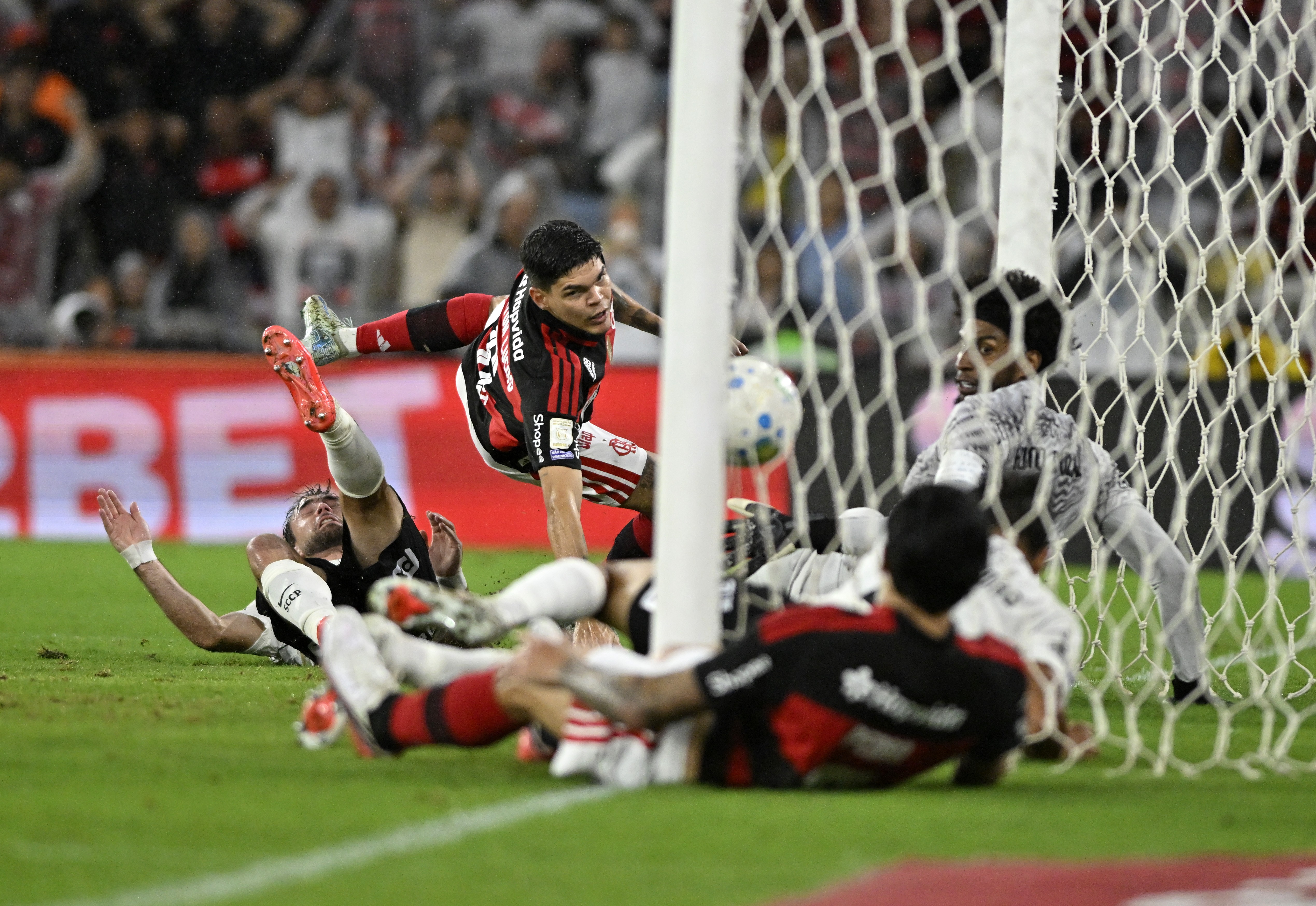 Chances de título: Flamengo chega a 70%; dupla Gre-Nal tem menos de 50% de ficar na Série A