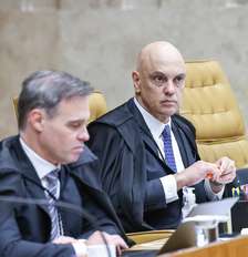 Moraes e Mendonça aparecem lado a lado em primeira sessão do STF após divulgação de mensagens com Vorcaro Foto: Antonio Augusto/STF