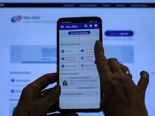 Aposentados e pensionistas do INSS começam a receber benefício; veja calendário