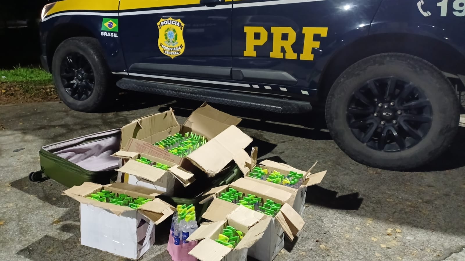 Agentes encontraram droga na bagagem de mão e na mala da passageira Reprodução/PRF