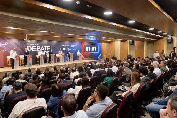 Debate Metrópoles reúne autoridades e apoiadores na corrida pelo Buriti