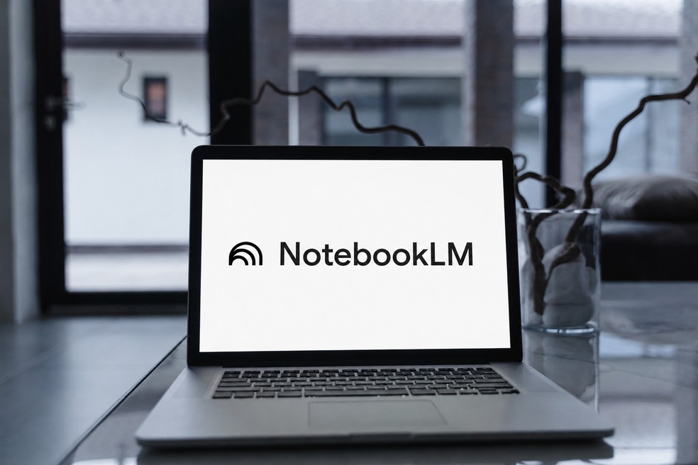 NotebookLM podcast: testamos a IA que transforma textos em episódios de áudio