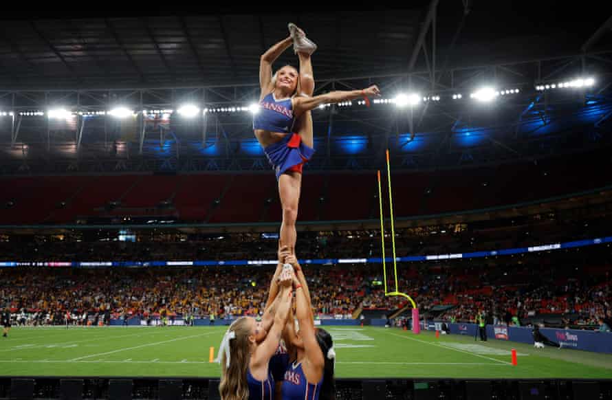 'Está prestes a ir para o mundo': futebol americano universitário americano faz estrondo no Wembley – um ensaio fotográfico
