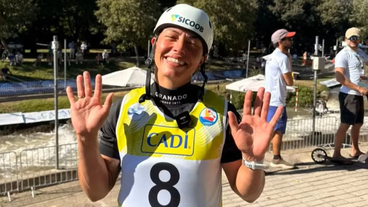 Ana Sátila é campeã da canoa individual na Copa do Mundo de Canoagem Slalom