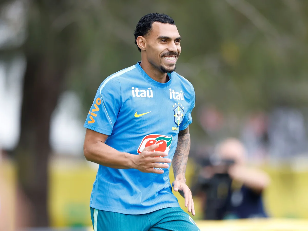 Matheuzinho diz que parceiros do Corinthians aliviaram tensão na Seleção