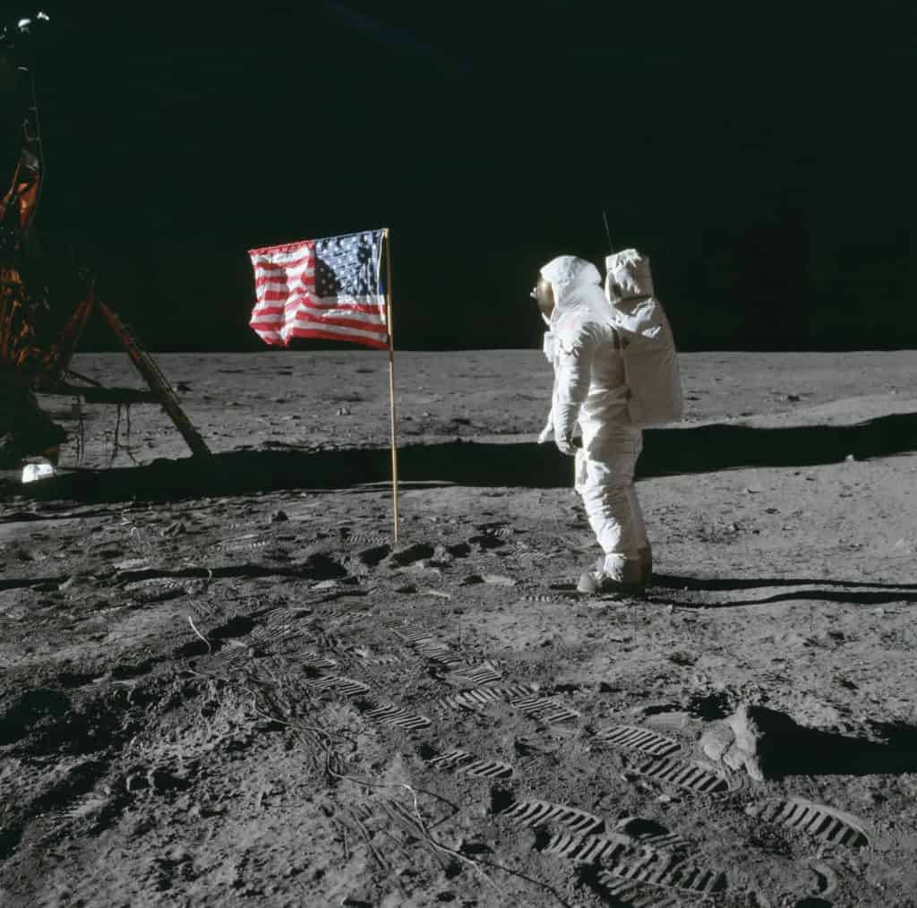 Cientistas querem procurar vestígios de tecnologia alienígena na Lua