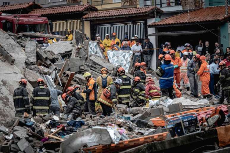 Vídeo mostra momento do resgate de criança após desabamento de prédio em SP