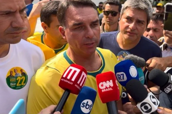 Flávio volta a MG competitivo contra Lula, mas vê Roscoe longe de Cleitinho