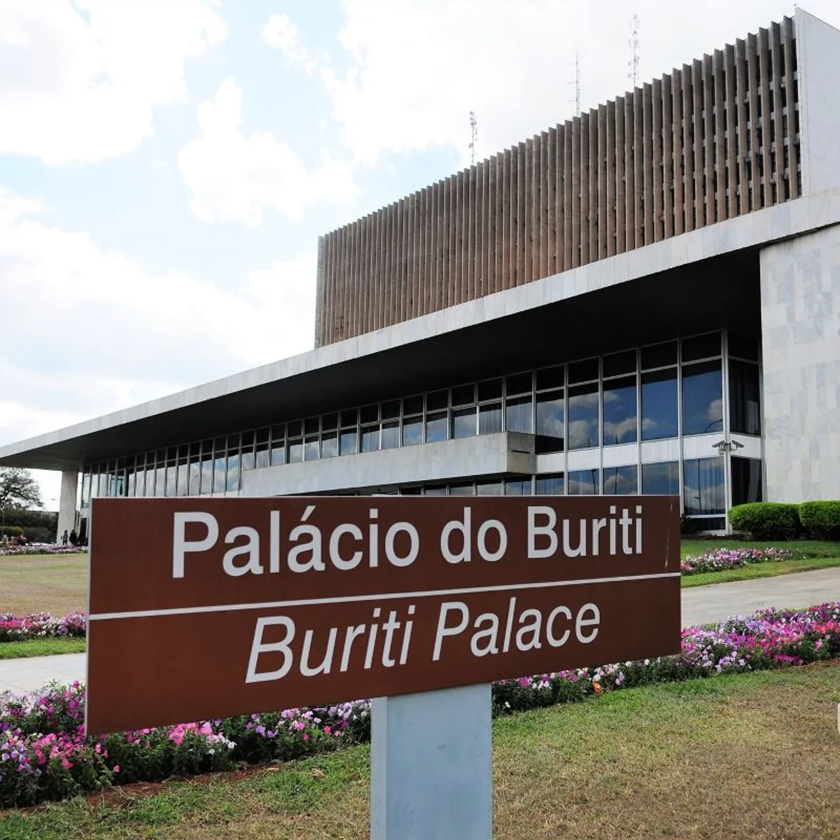 GDF exonera secretário e secretário-executivo da Proteção Animal a pedido