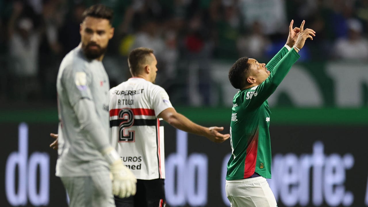 Em vez de festejar vitória sobre o São Paulo,auxiliar ironiza suspensão de Abel. ‘Vejo o noticiário.Futebol do Brasil é a cara da sociedade’,diz João Martins