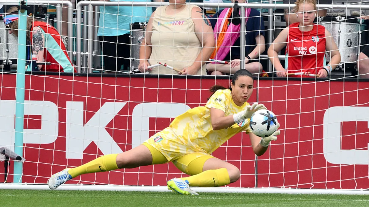 Lorena é indicada à Bola de Ouro como melhor goleira da temporada