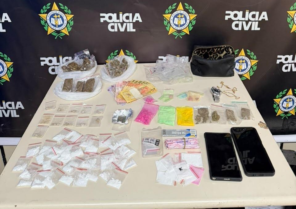 Polícia prende suspeito de tráfico de drogas por delivery no Recreio dos Bandeirantes, no Rio