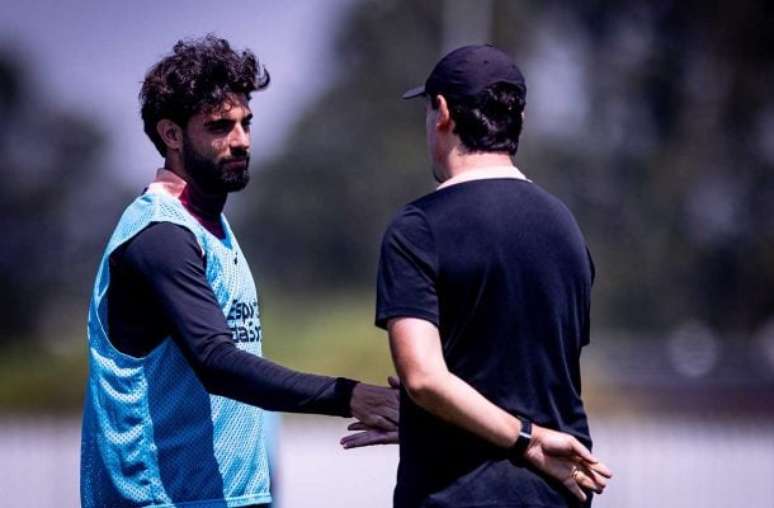 Yuri Alberto inicia transição e participa de treino do Corinthians