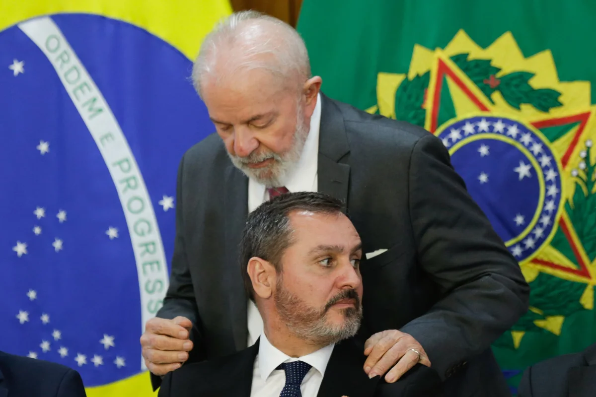 O presidente Luiz Inácio Lula da Silva (PT) e o diretor-geral da Polícia Federal, Andrei Passos Rodrigues.