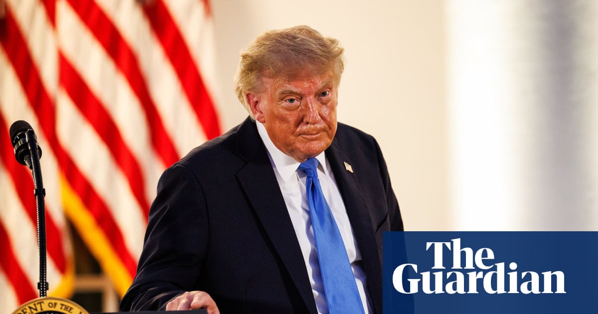Os republicanos em luta para manter a maioria olham para uma 'convenção de meio mandato' para superar a impopularidade de Trump.