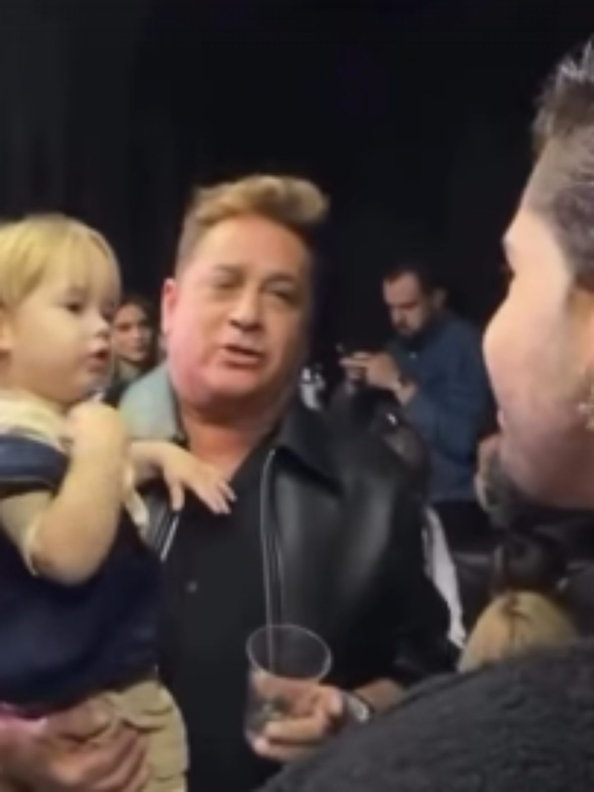 Leonardo ficou fora da festa do neto, mas não deixa aniversário passar em branco