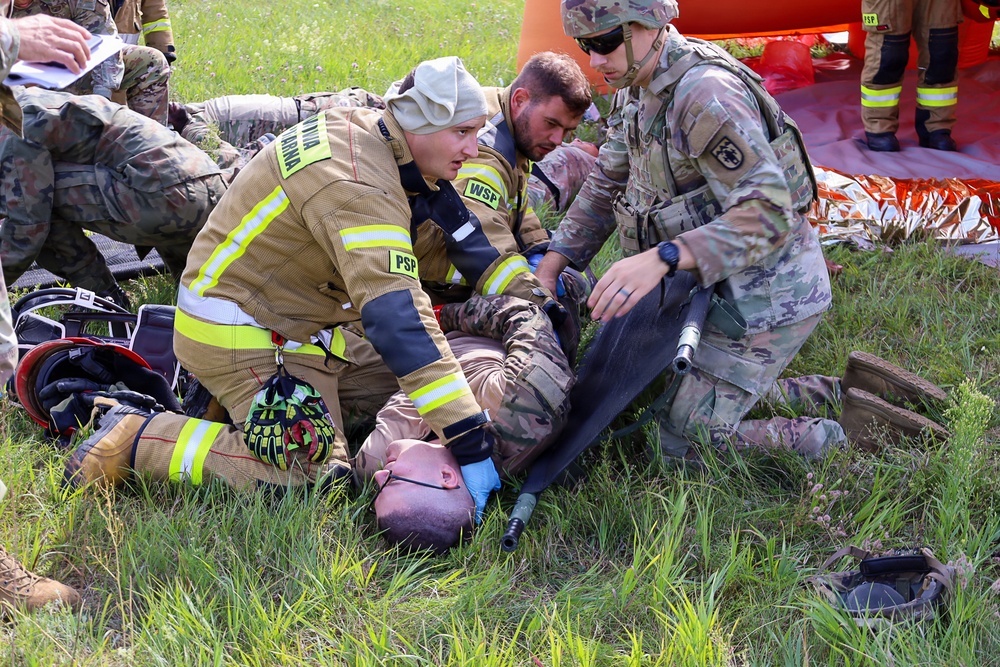 Imagem relacionada à notícia: EUA, Polacos Primeiros Responders Treinam Juntos para Cenários de Vícios em Massa